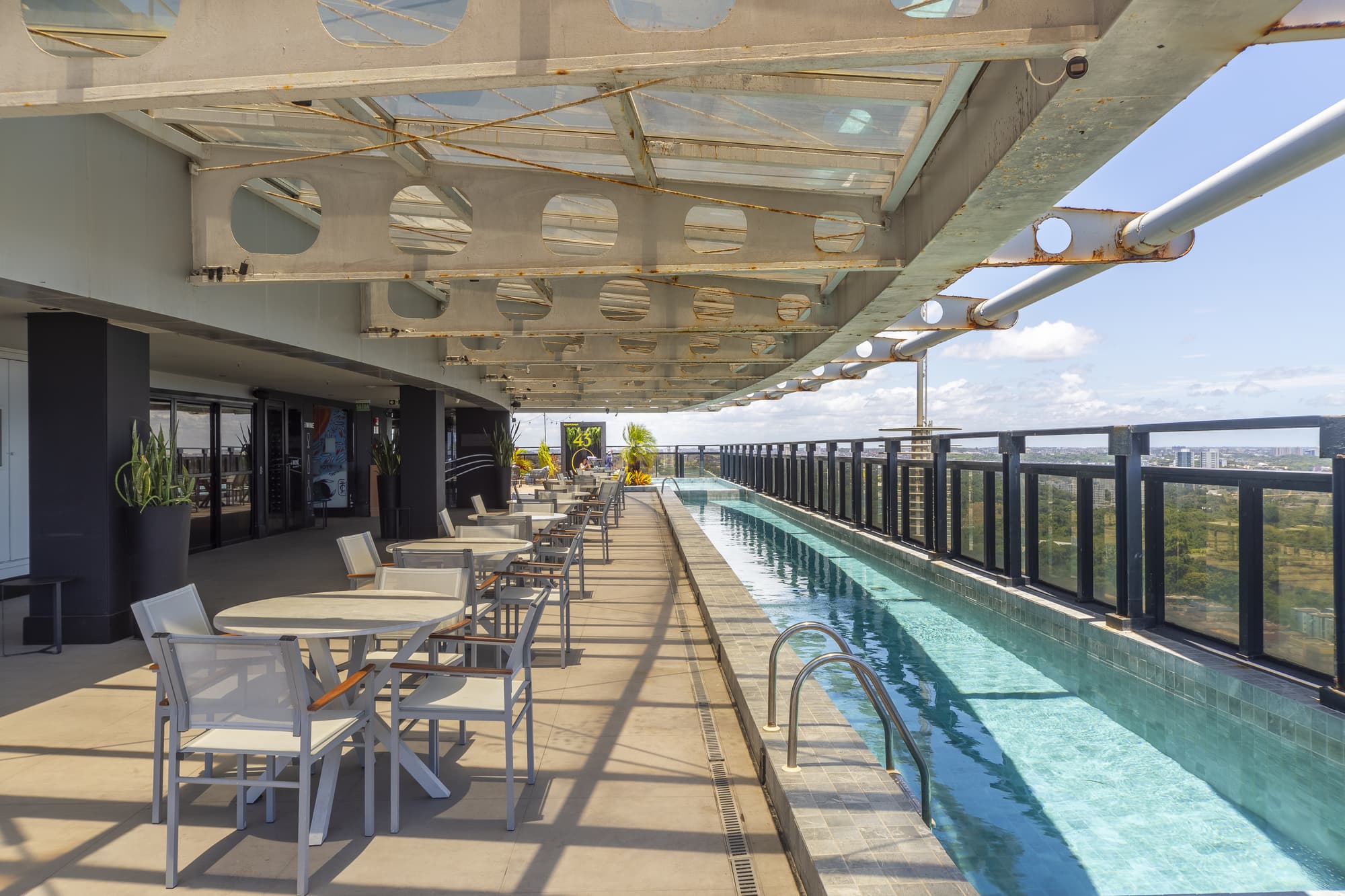 Intercity Salvador, Pool