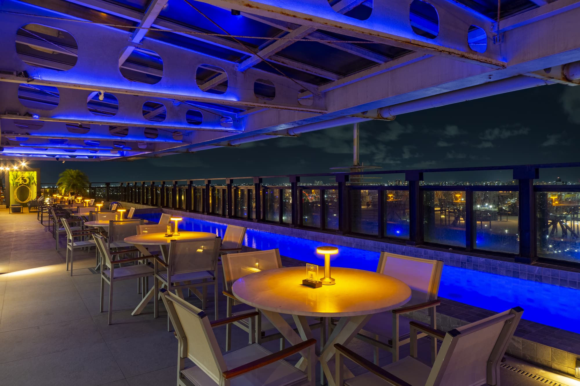 Intercity Salvador, Pool