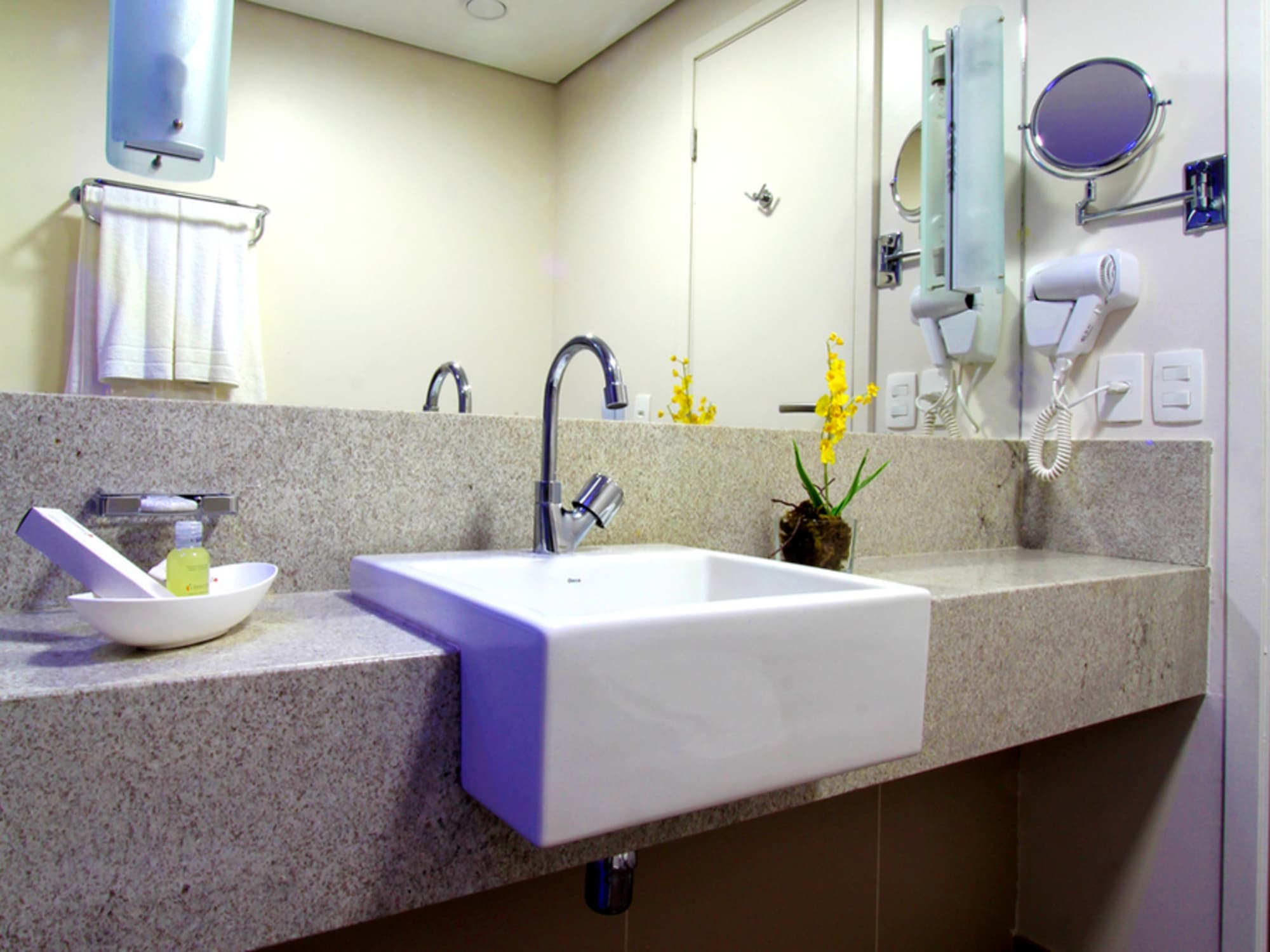 Intercity Salvador, Room