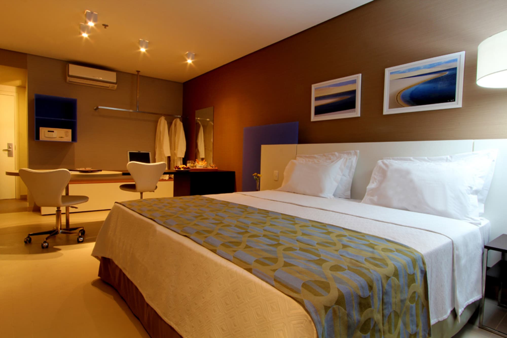 Intercity Salvador, Room