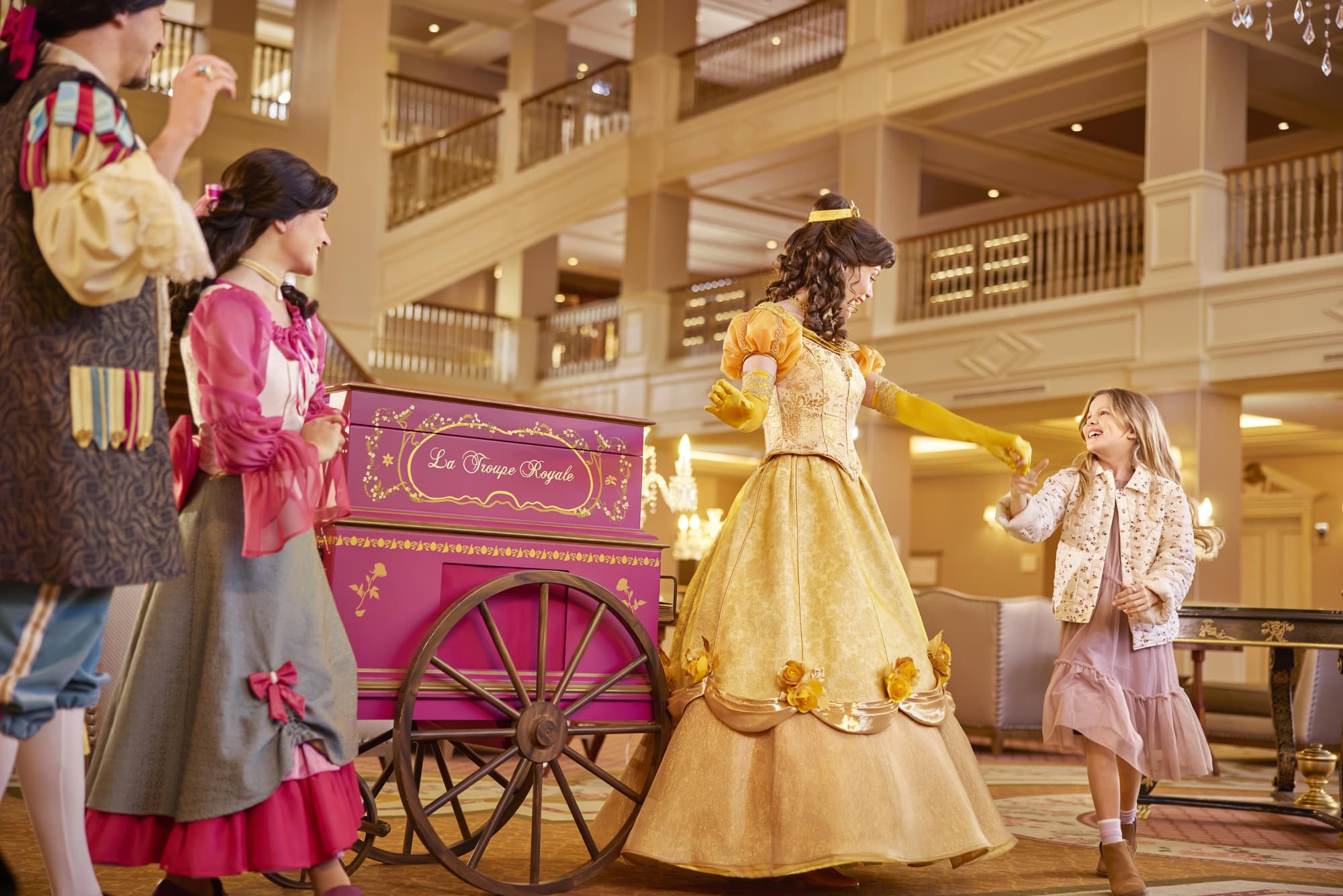 Disneyland Hotel + Entradas, Lobby