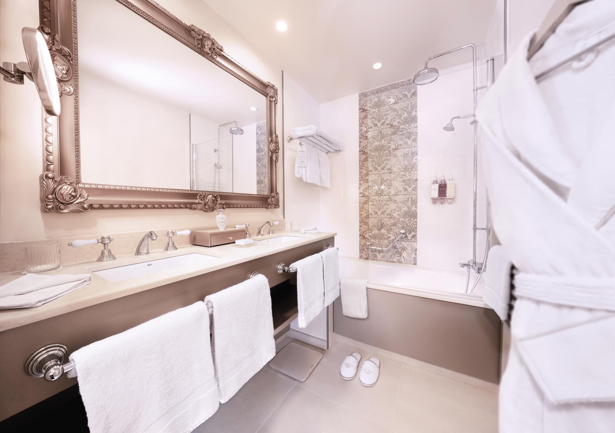 Disneyland Hotel + Entradas, Room