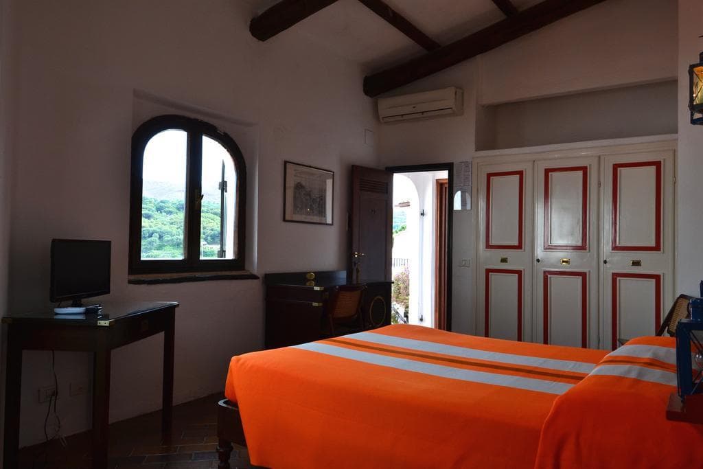 Cala Di Mola, General view