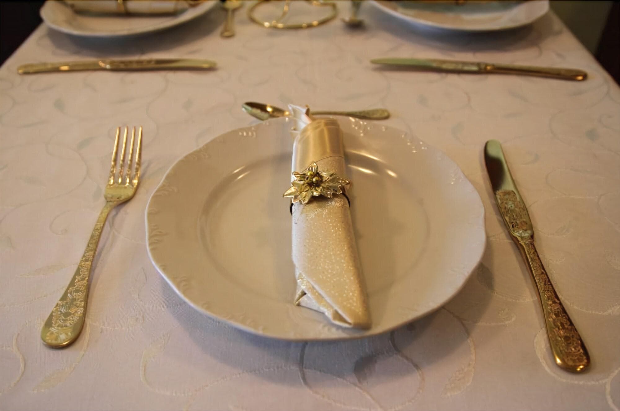 Hotel Elegant Lux, Restaurant