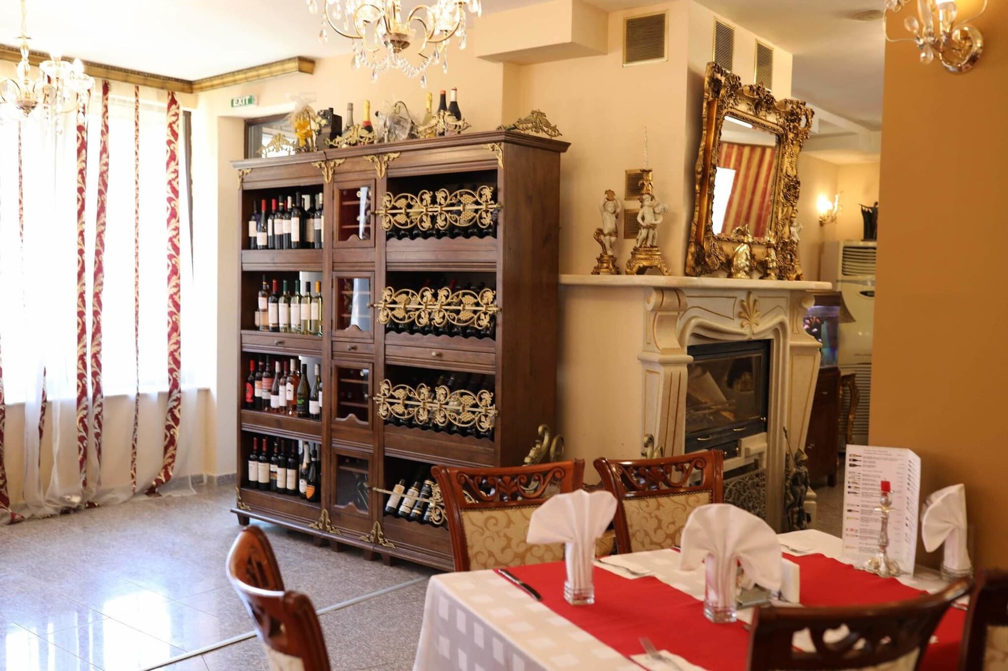 Hotel Elegant Lux, Restaurant