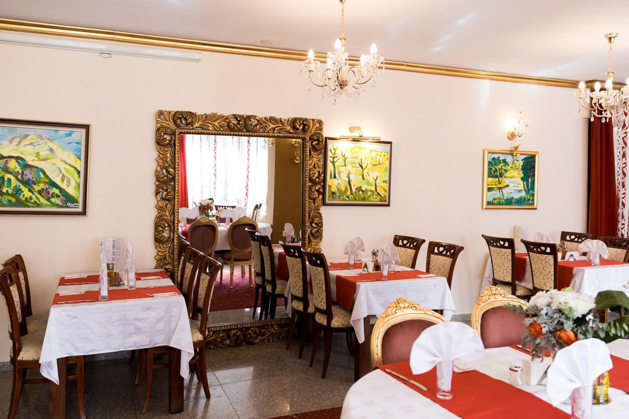 Hotel Elegant Lux, Restaurant