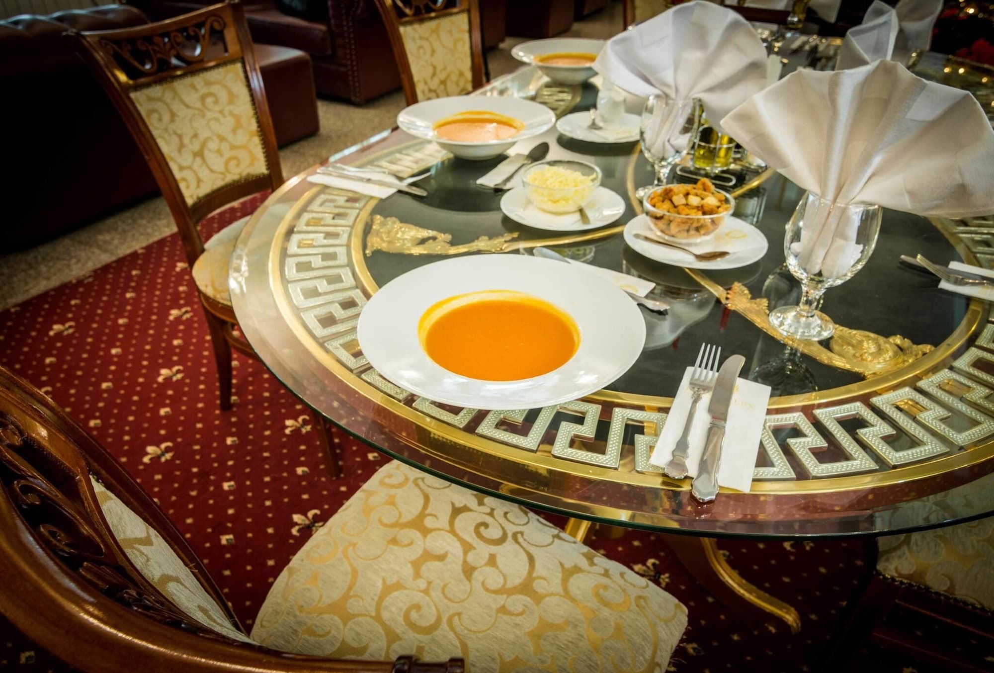 Hotel Elegant Lux, Restaurant