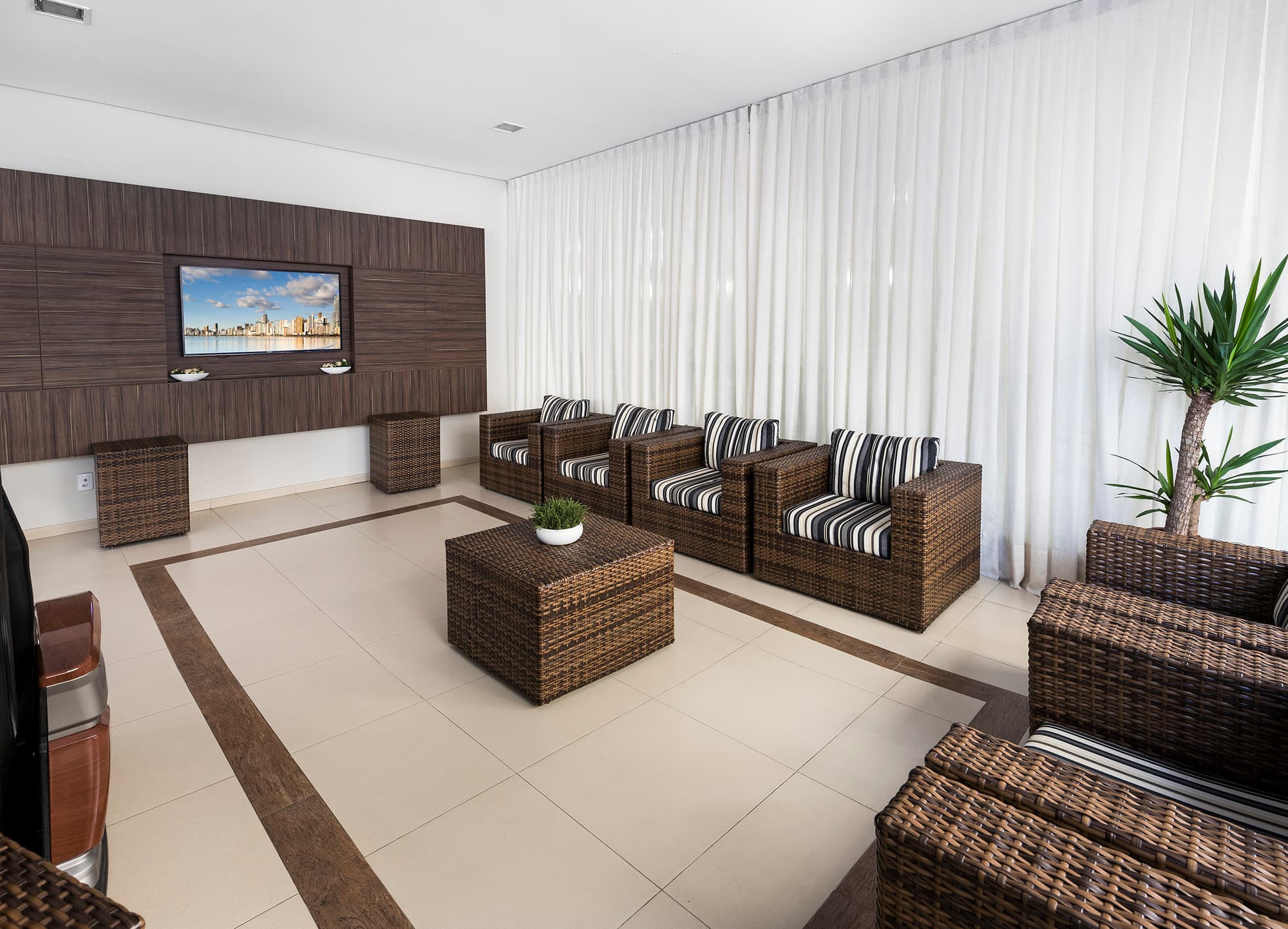 Bella Camboriu, Lobby