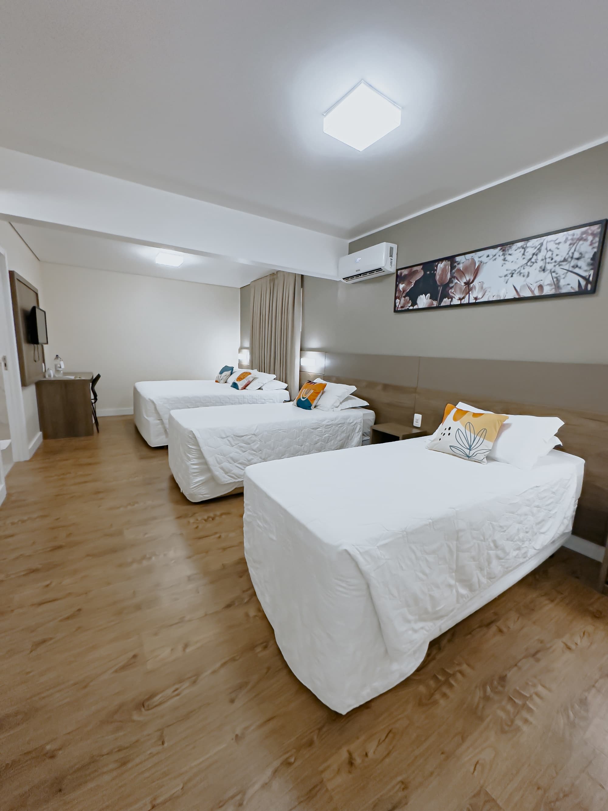 Bella Camboriu, Room