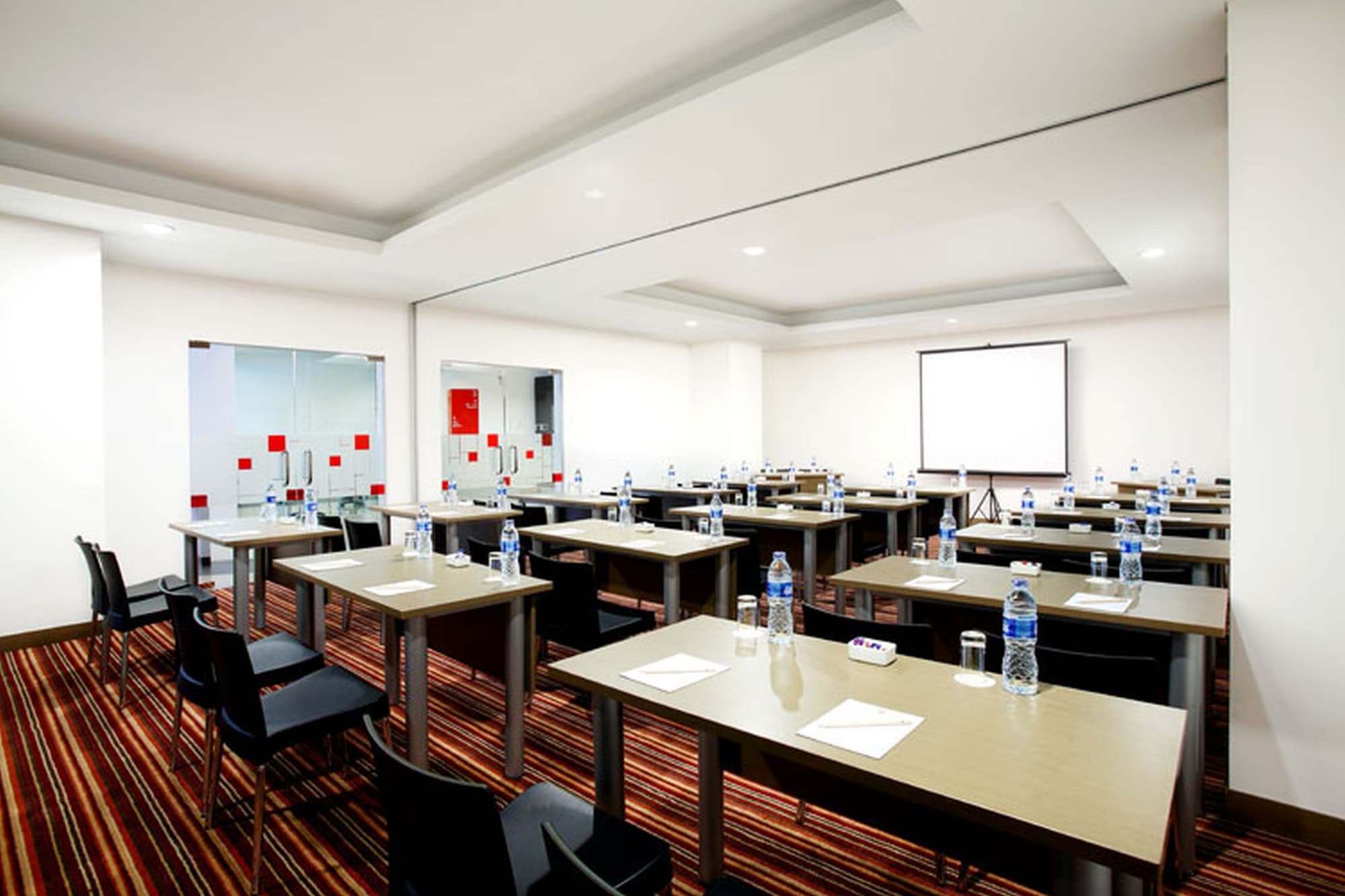 Amaris Hotel Season City, Conferences