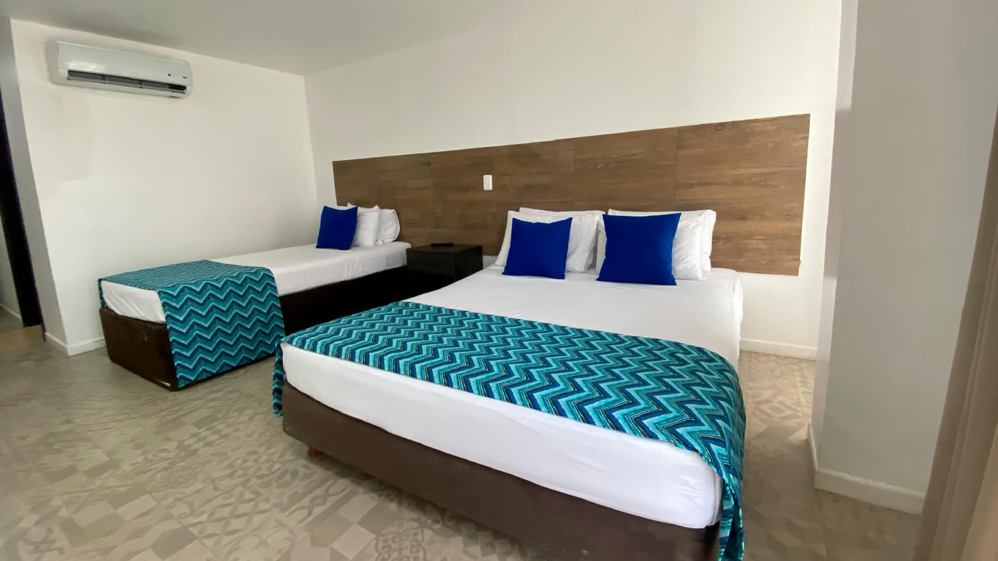 Hotel Blue Cove by On vacation, Room