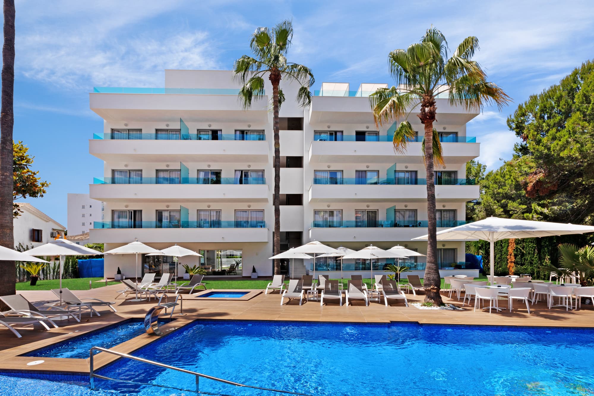 Metropolitan Playa, Pool