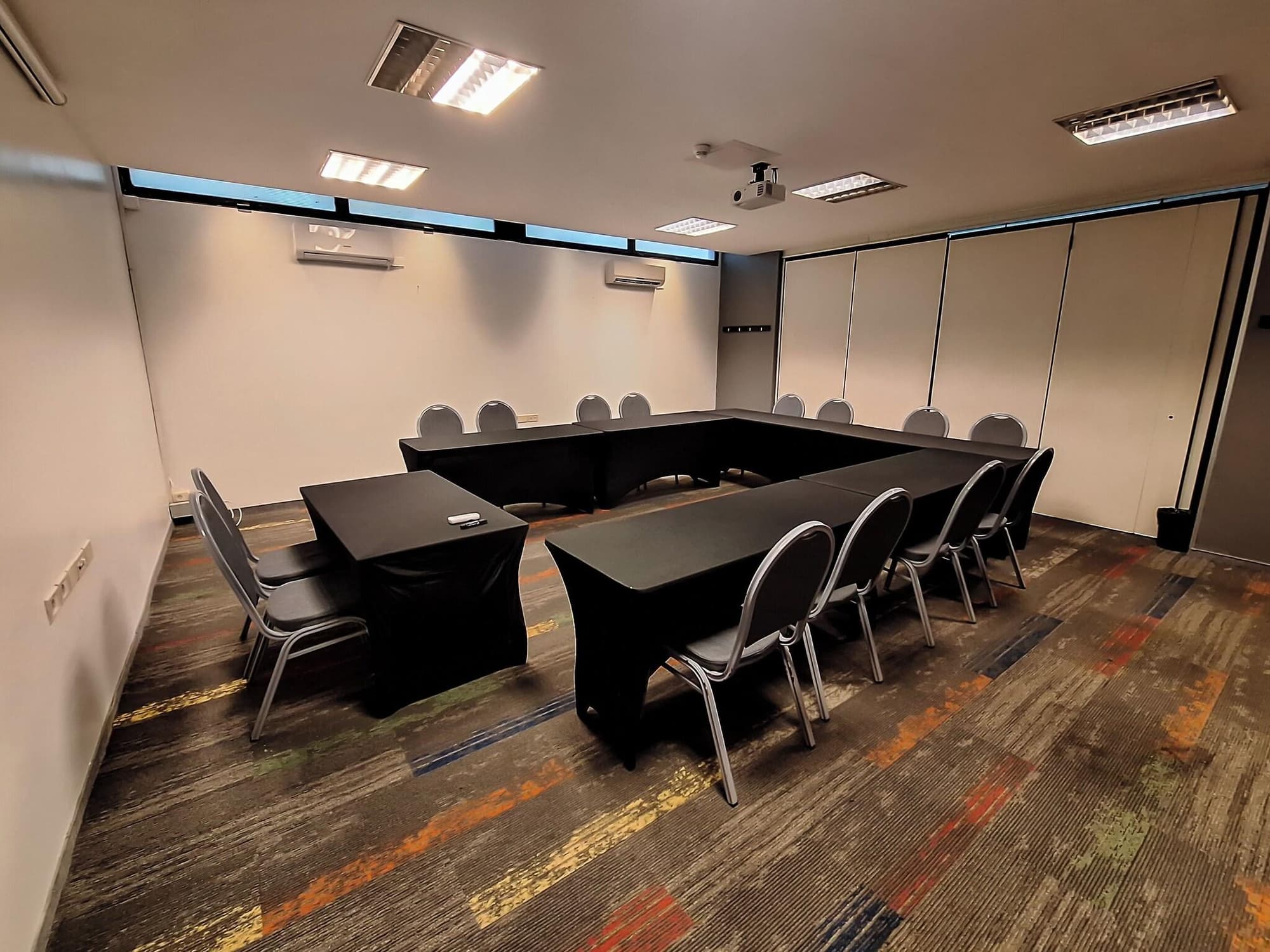 ibis Montevideo, Lobby