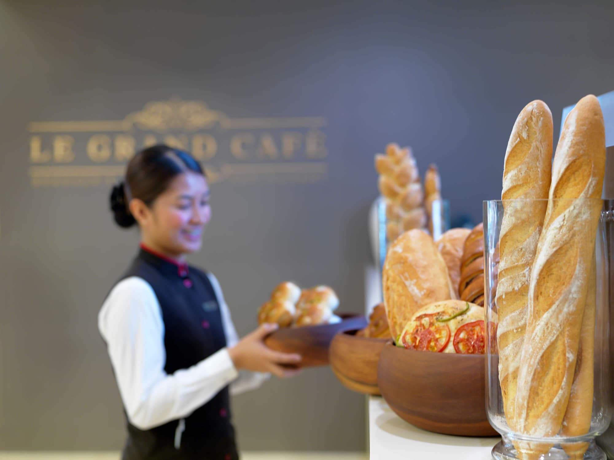 Two Seasons Hotel & Apartments (ex. Gloria Hotel), Restaurant