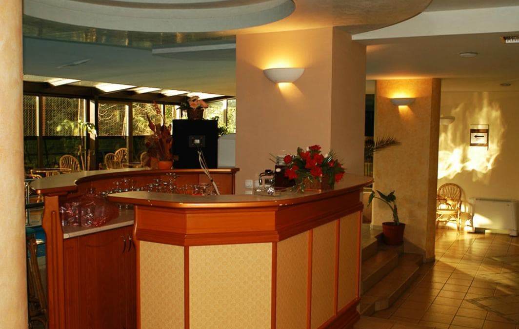 Millenium Palace, Bar