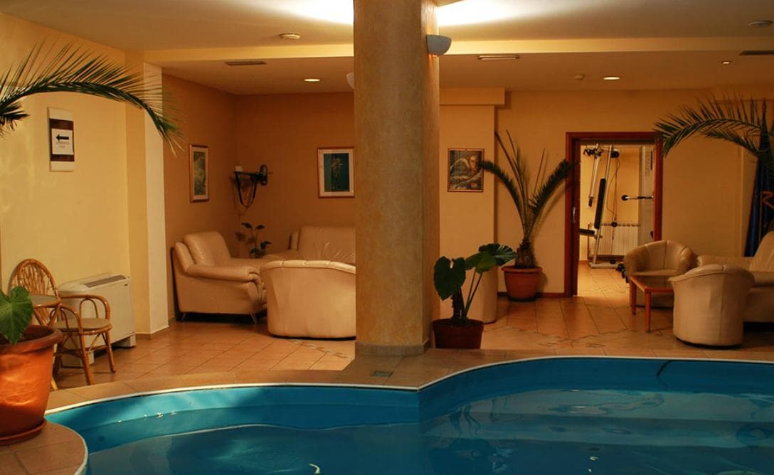 Millenium Palace, Pool