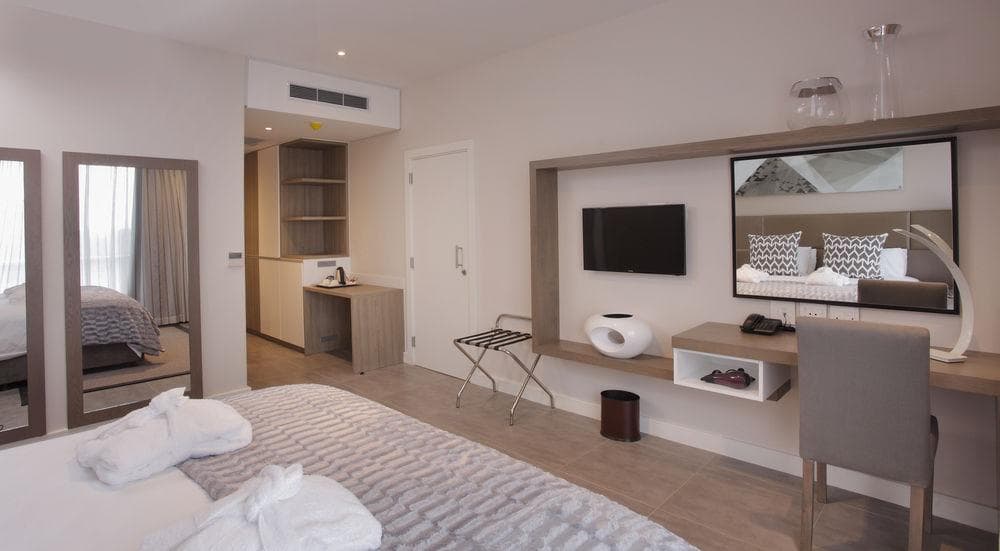 The Capital Empire, General view