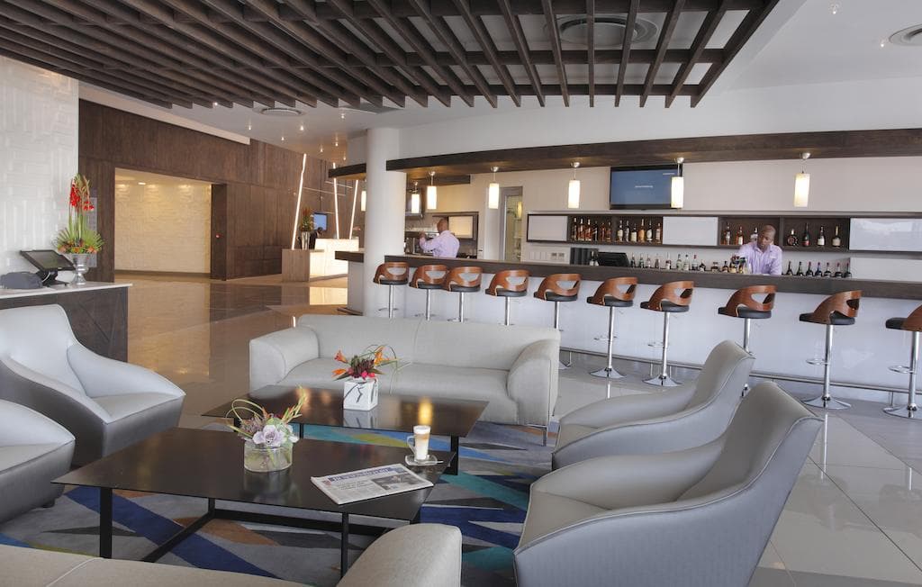 The Capital Empire, Bar