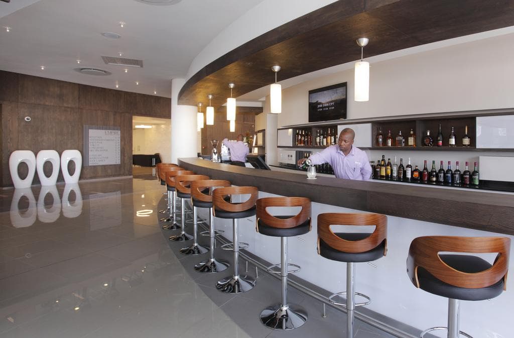 The Capital Empire, Bar