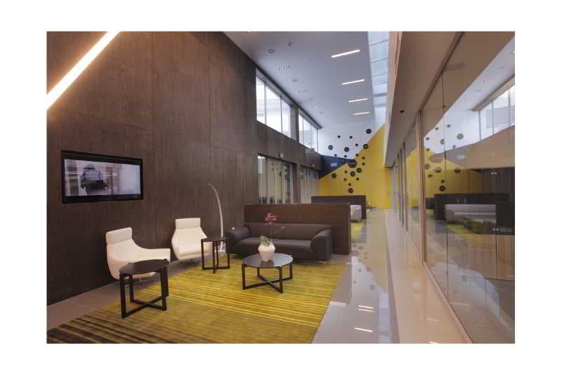 The Capital Empire, Lobby