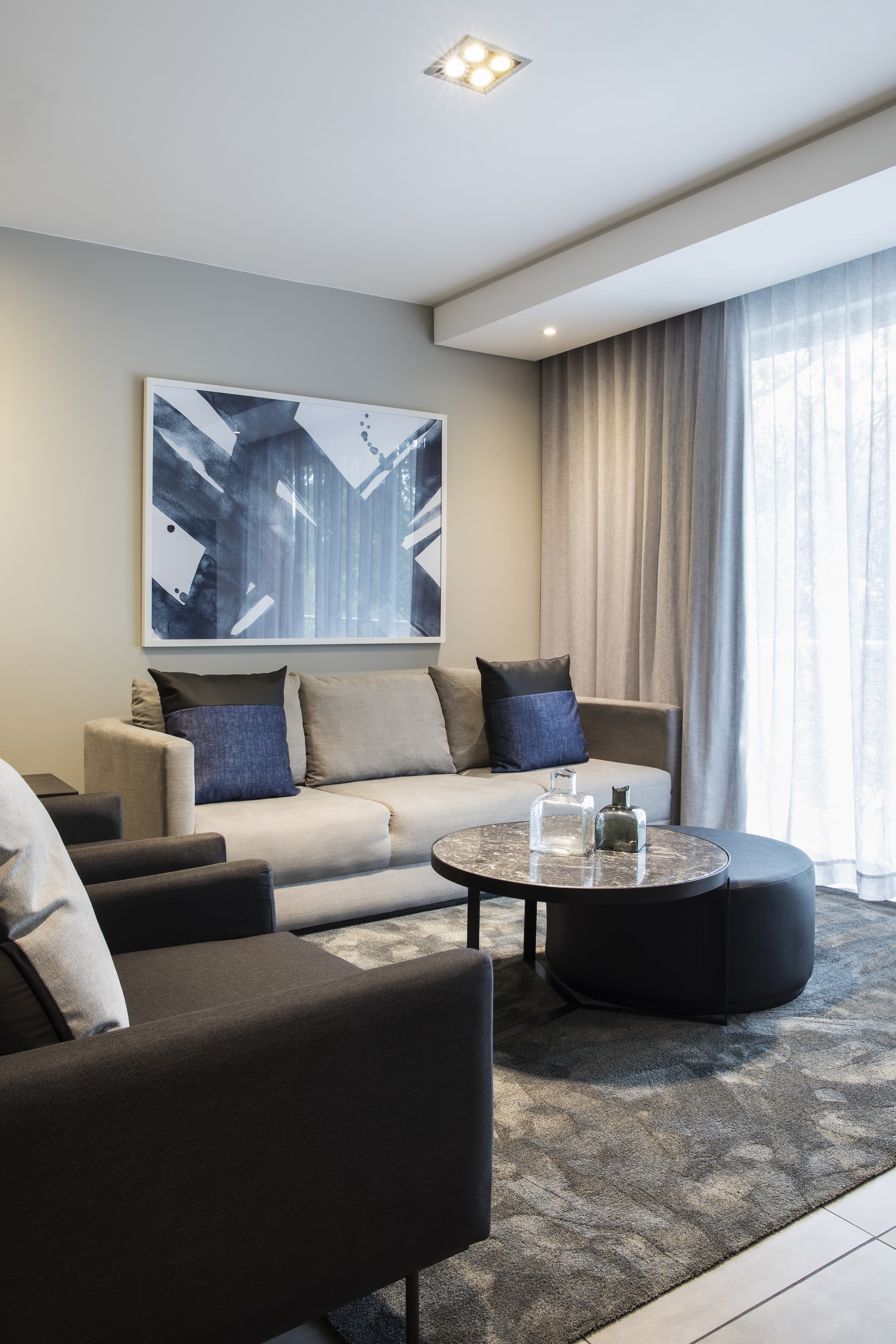 The Capital Empire, Room