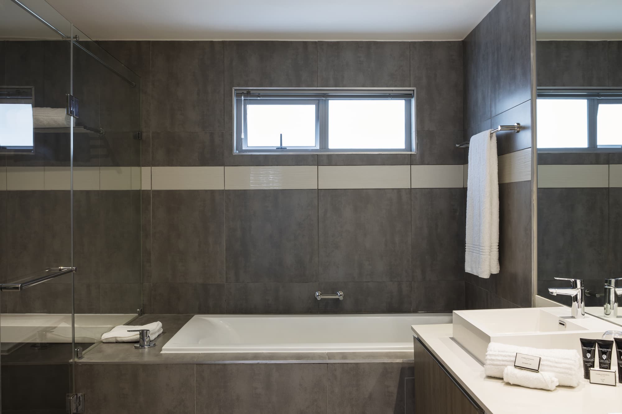 The Capital Empire, Room