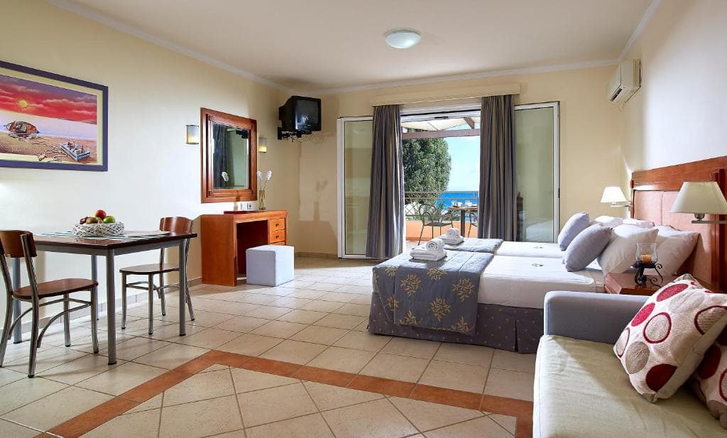 Avantis Suites, Room