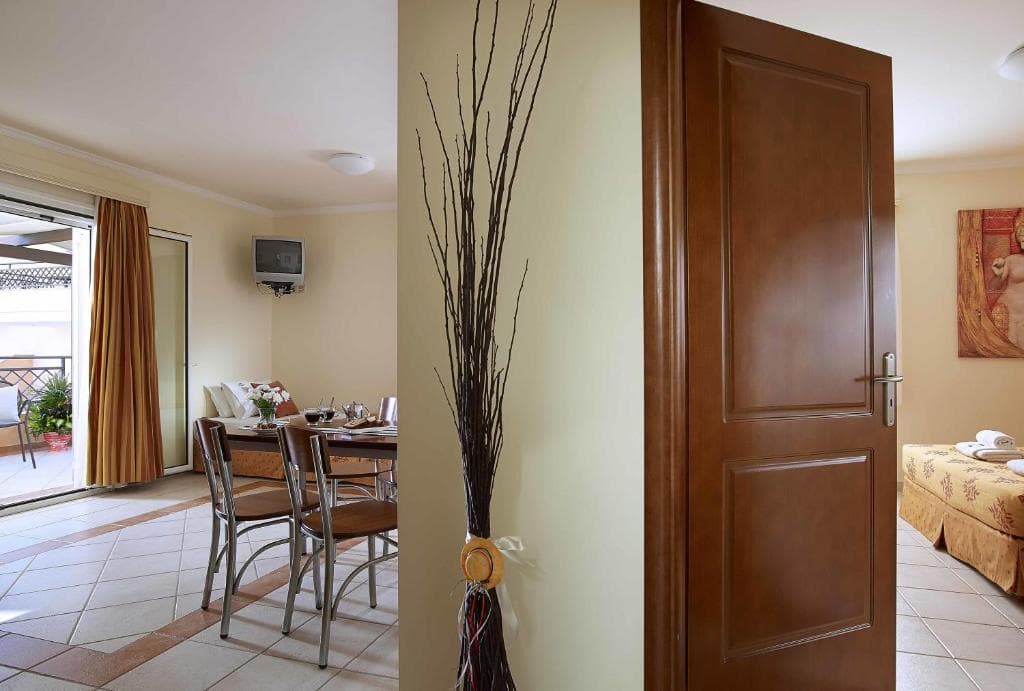 Avantis Suites, Room