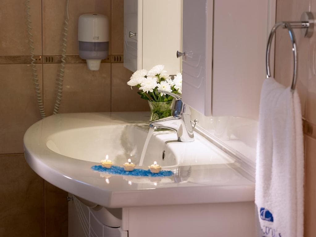 Avantis Suites, Room