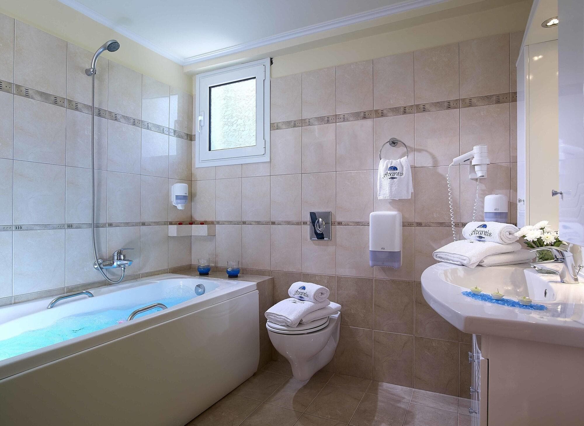 Avantis Suites, Room