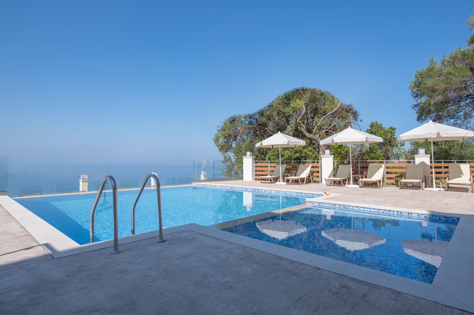 Mazis Apartments, Pool