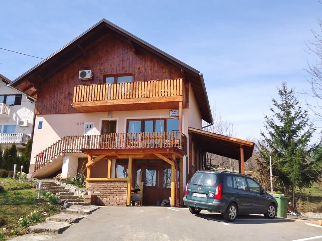 Apartments & rooms Kristic, General view