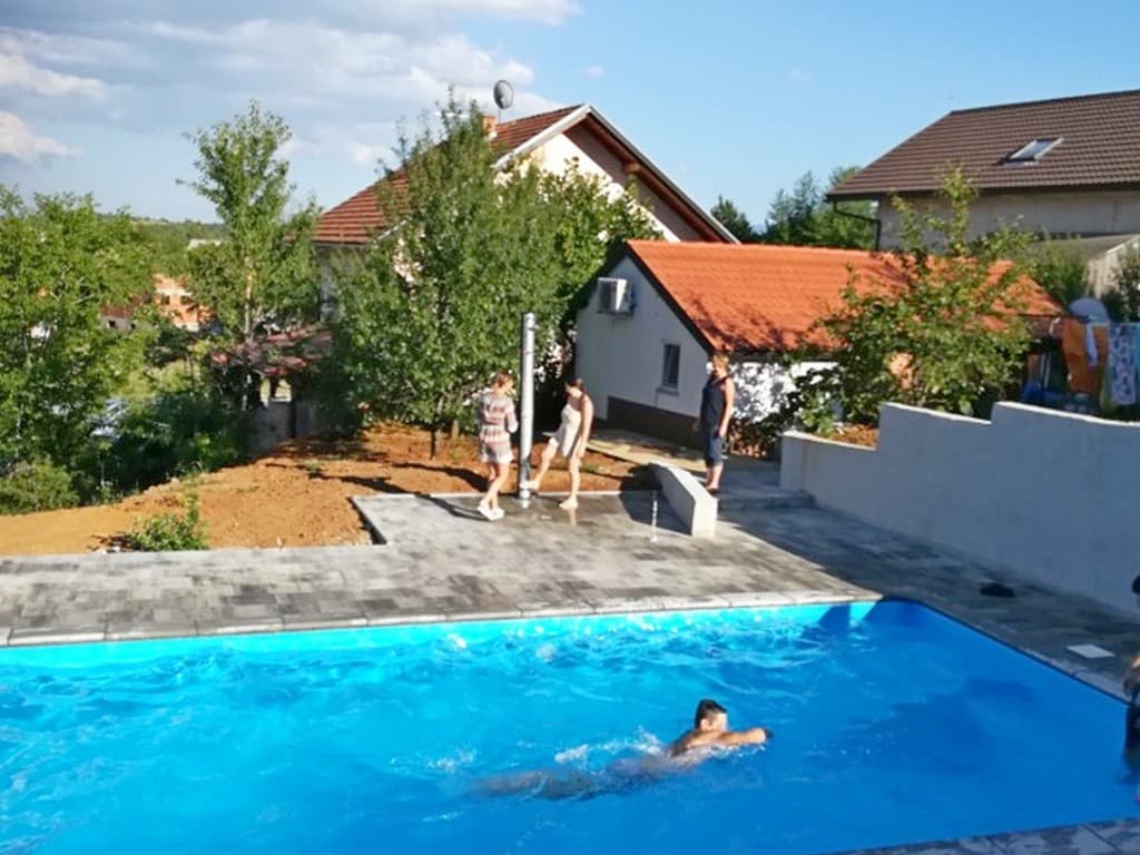 Apartments & rooms Kristic, General view