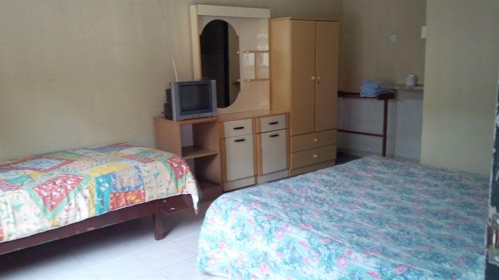 Cameronian Inn, General view