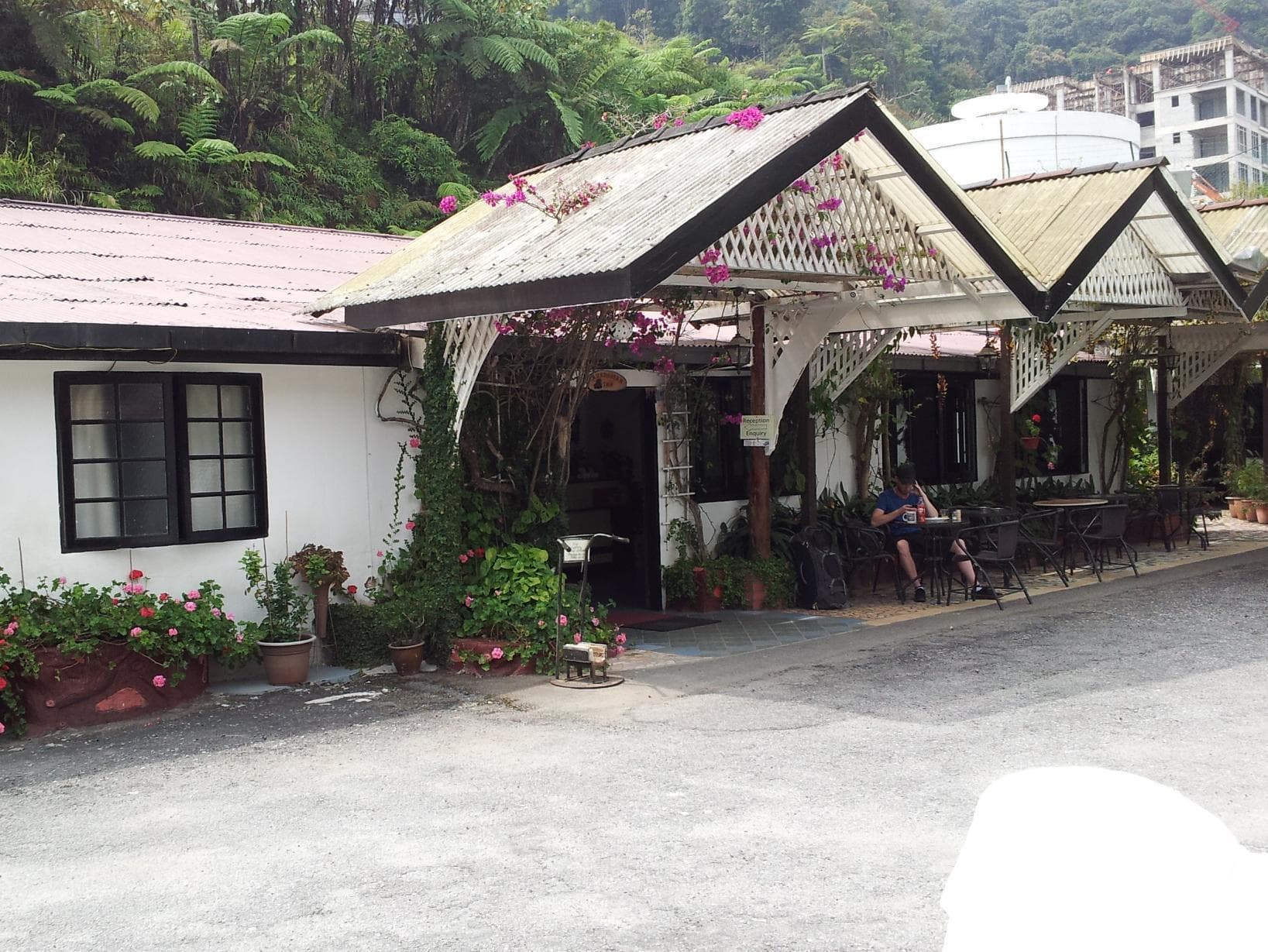 Cameronian Inn, General view