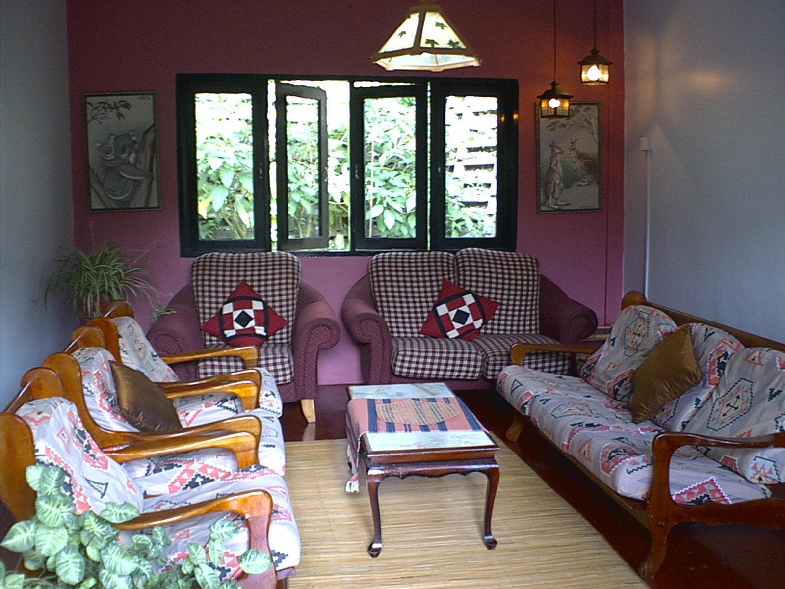 Cameronian Inn, Lobby