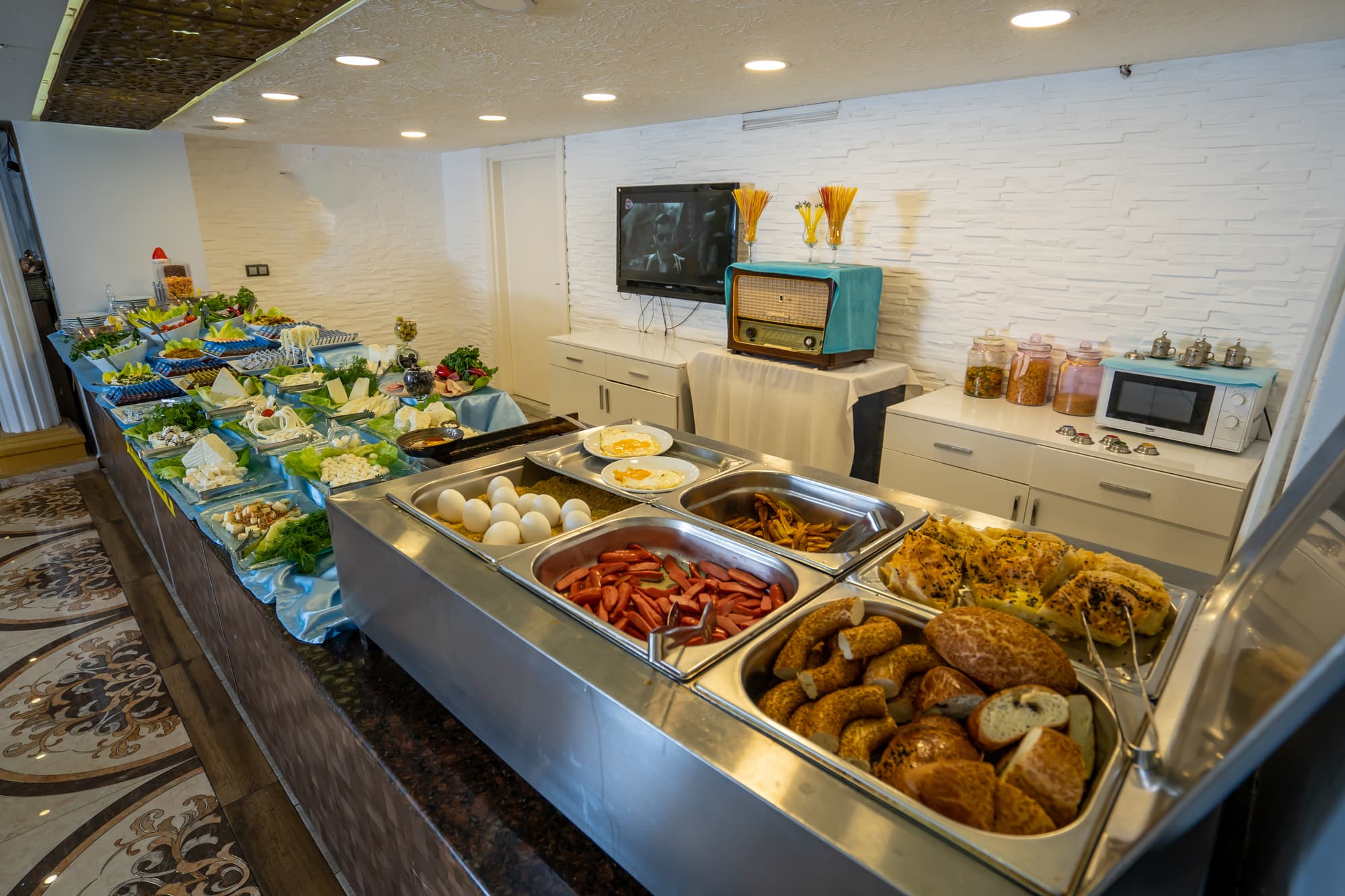 Mevre Hotel, Restaurant