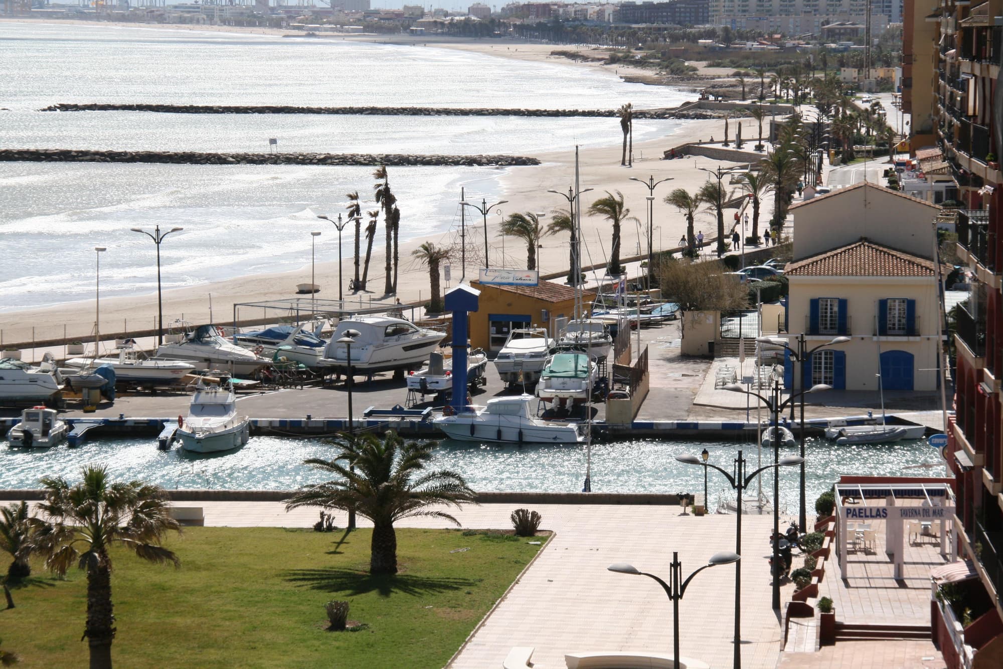 Valencia Port Saplaya Apartamentos, General view