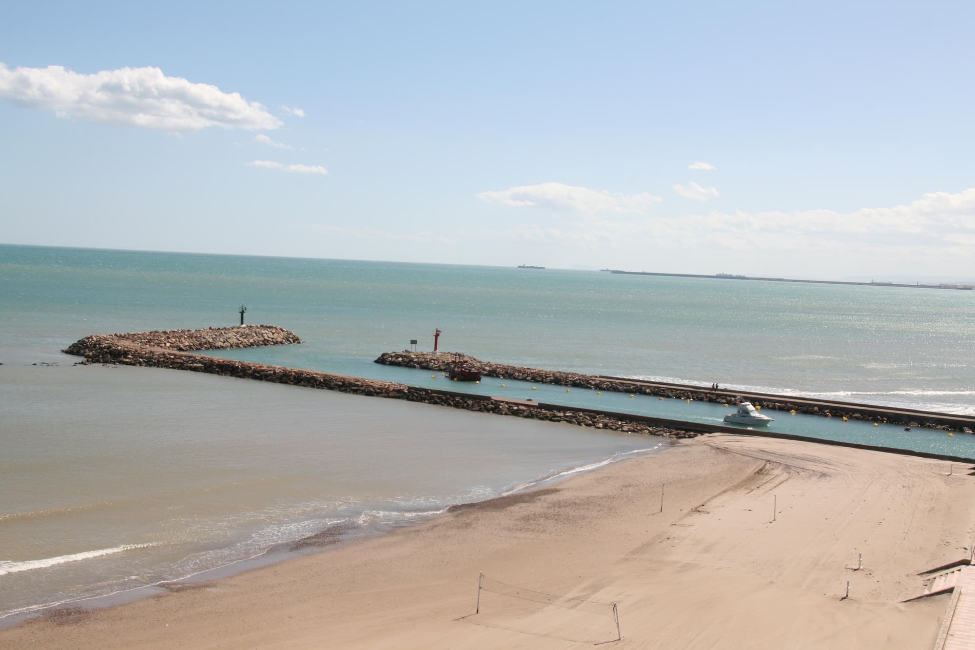 Valencia Port Saplaya Apartamentos, Beach
