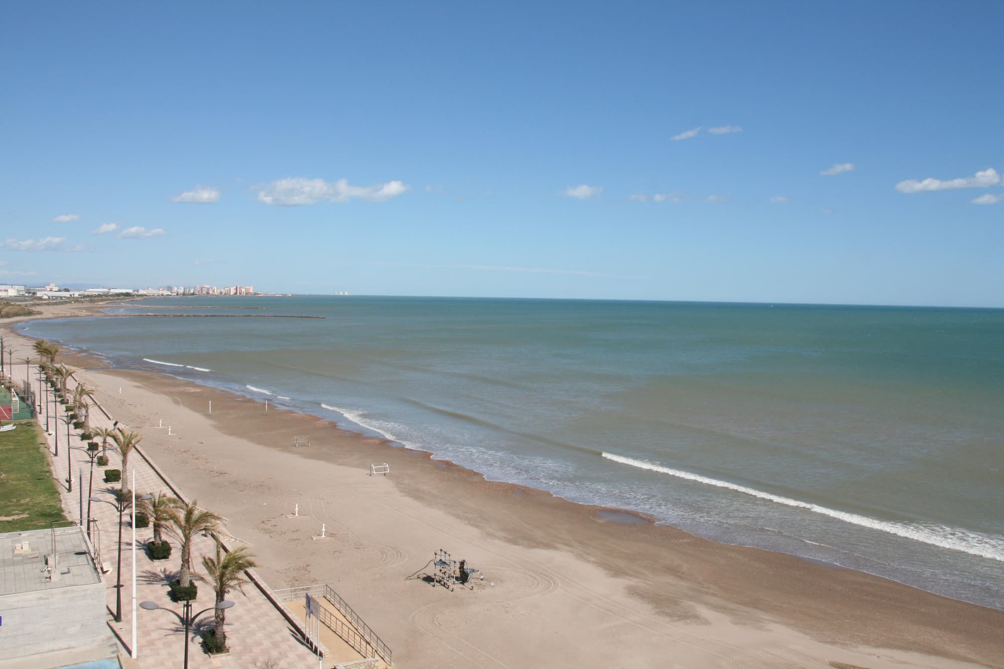 Valencia Port Saplaya Apartamentos, Beach