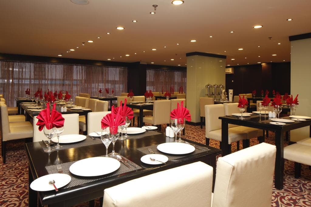 Haven Plaza Hotel, Restaurant