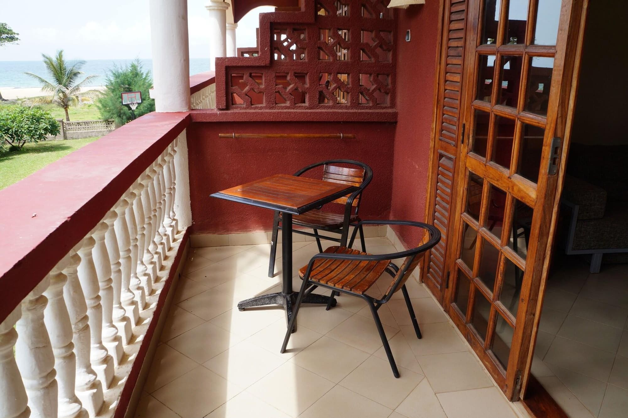 Lemon Creek, Terrace