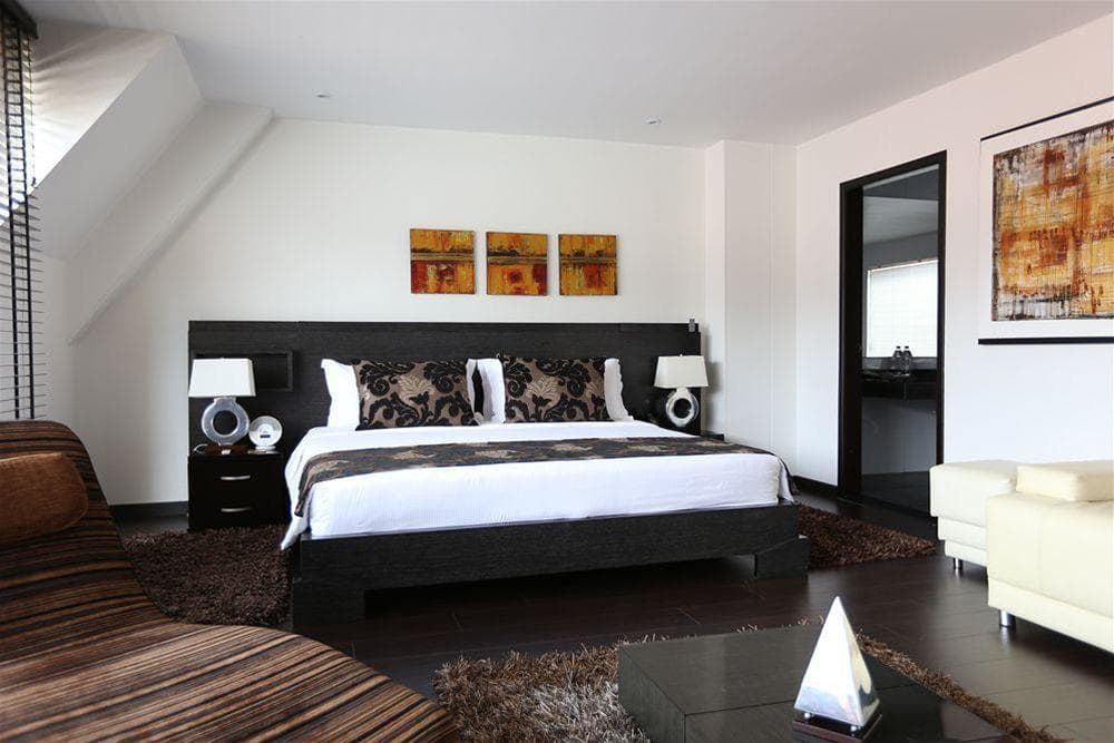 Suites 108, General view