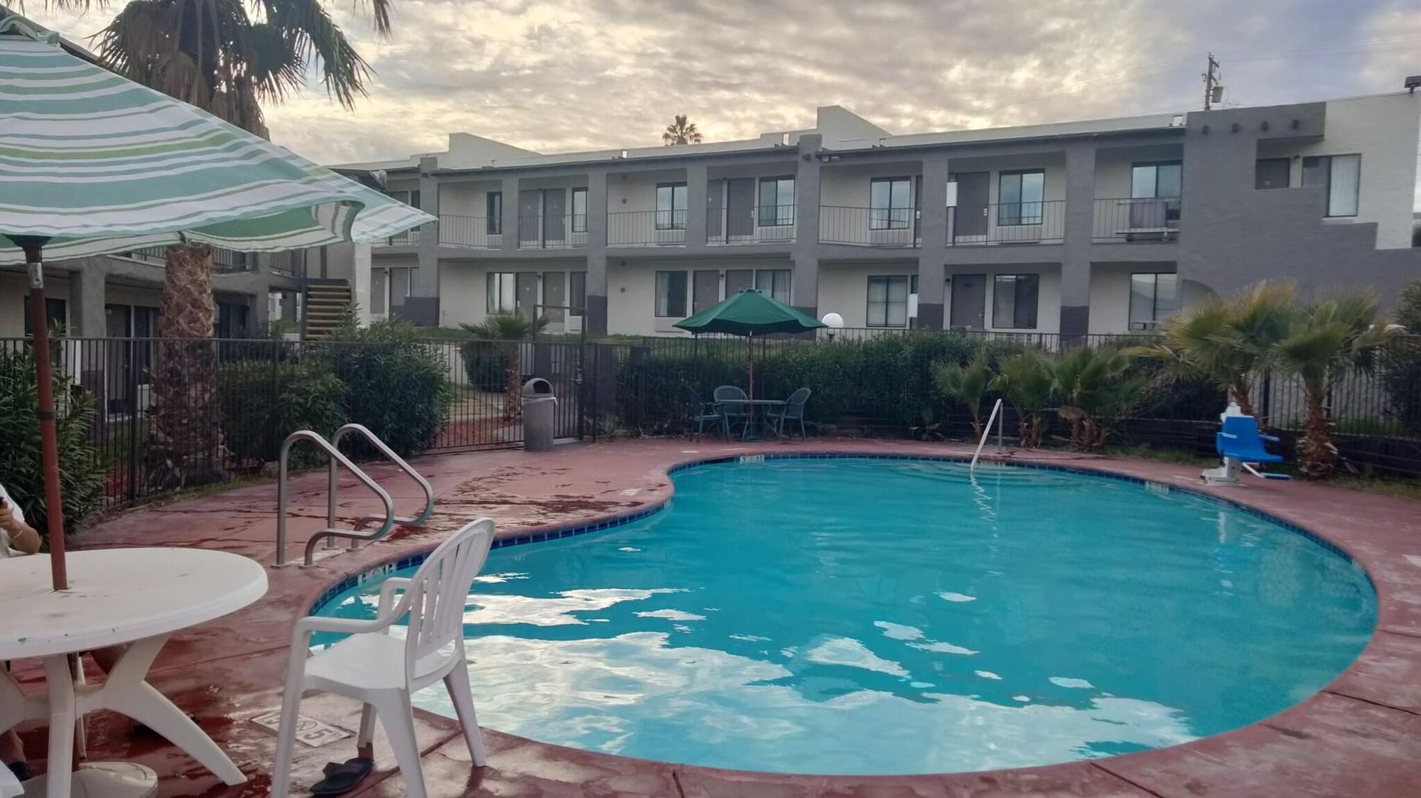 Super 8 By Wyndham Barstow, Pool