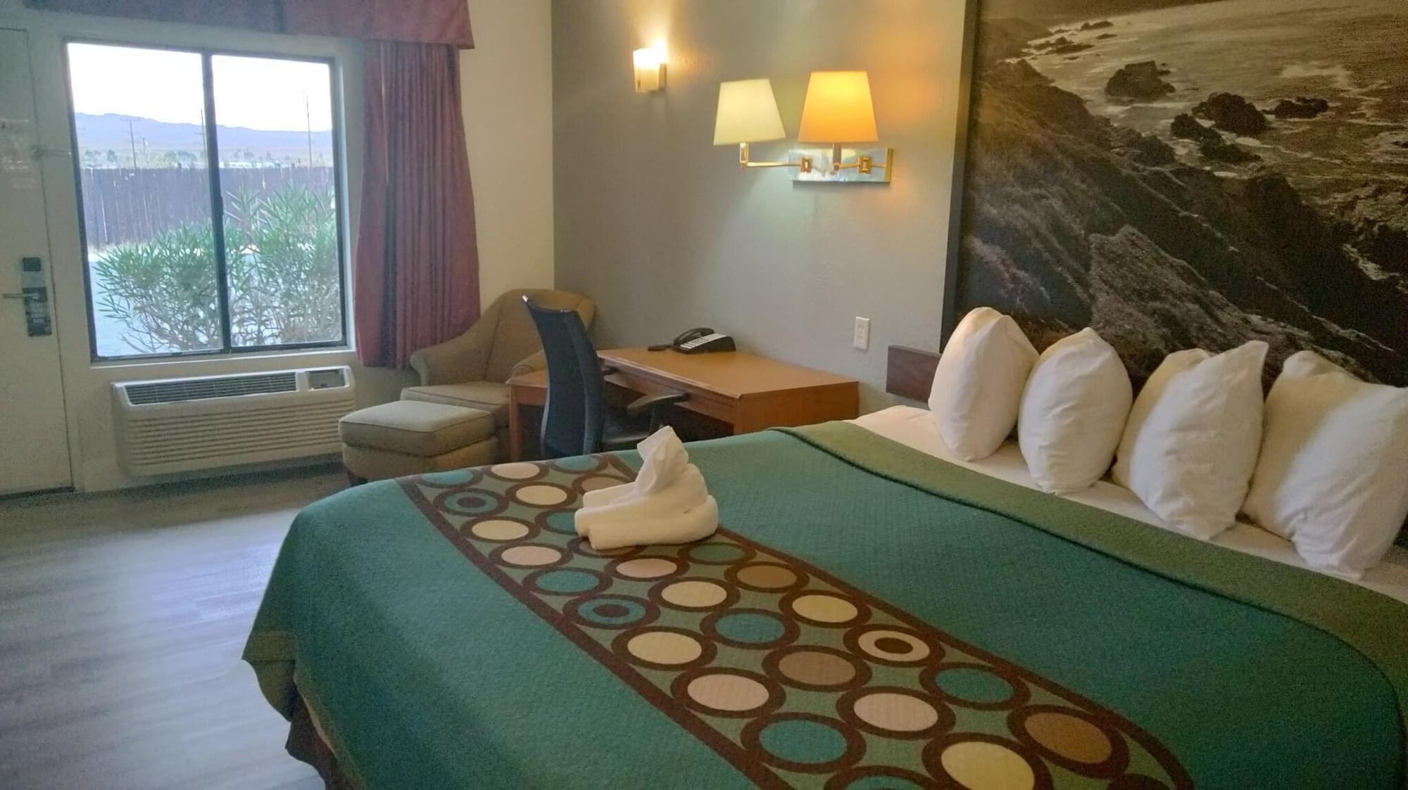 Super 8 By Wyndham Barstow, Room