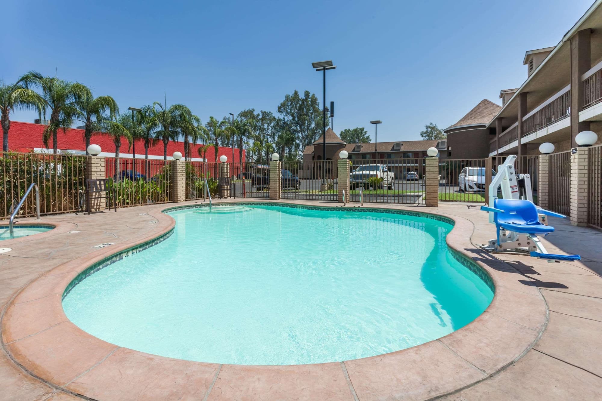 Super 8 by Wyndham Bakersfield South CA, Pool