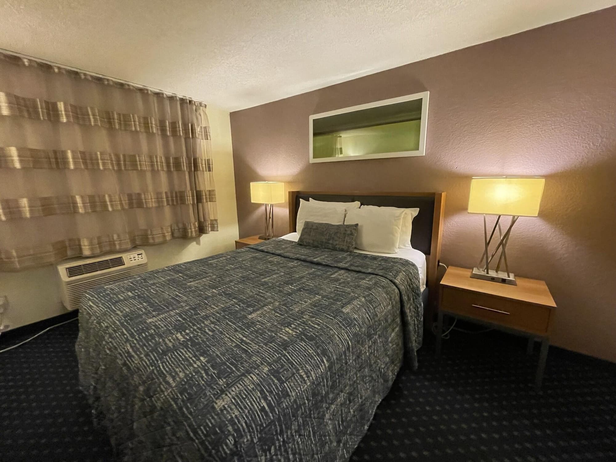 The Lakeside Inn, Room