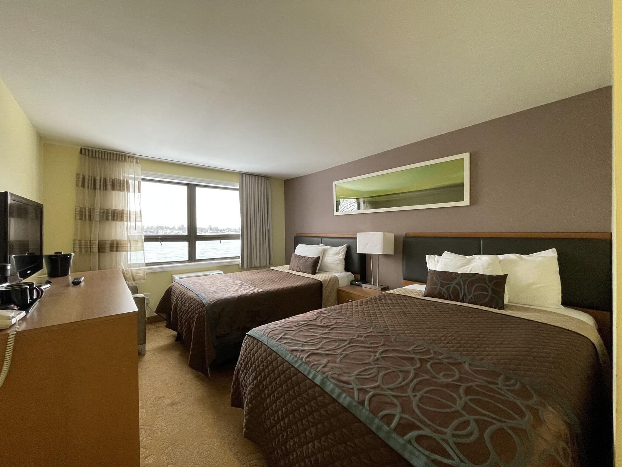 The Lakeside Inn, Room