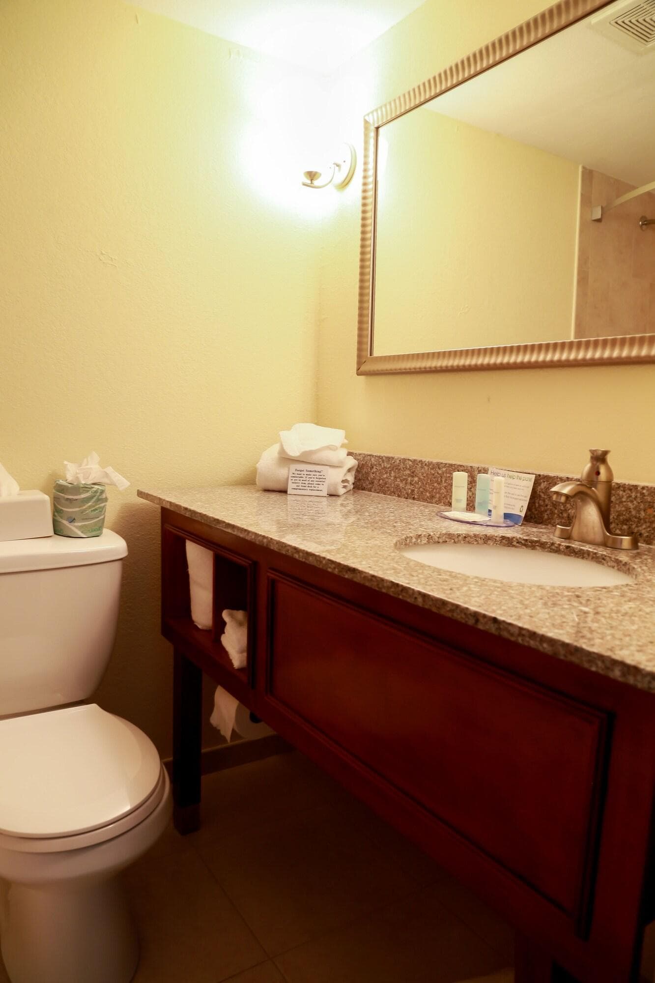 The Lakeside Inn, Room