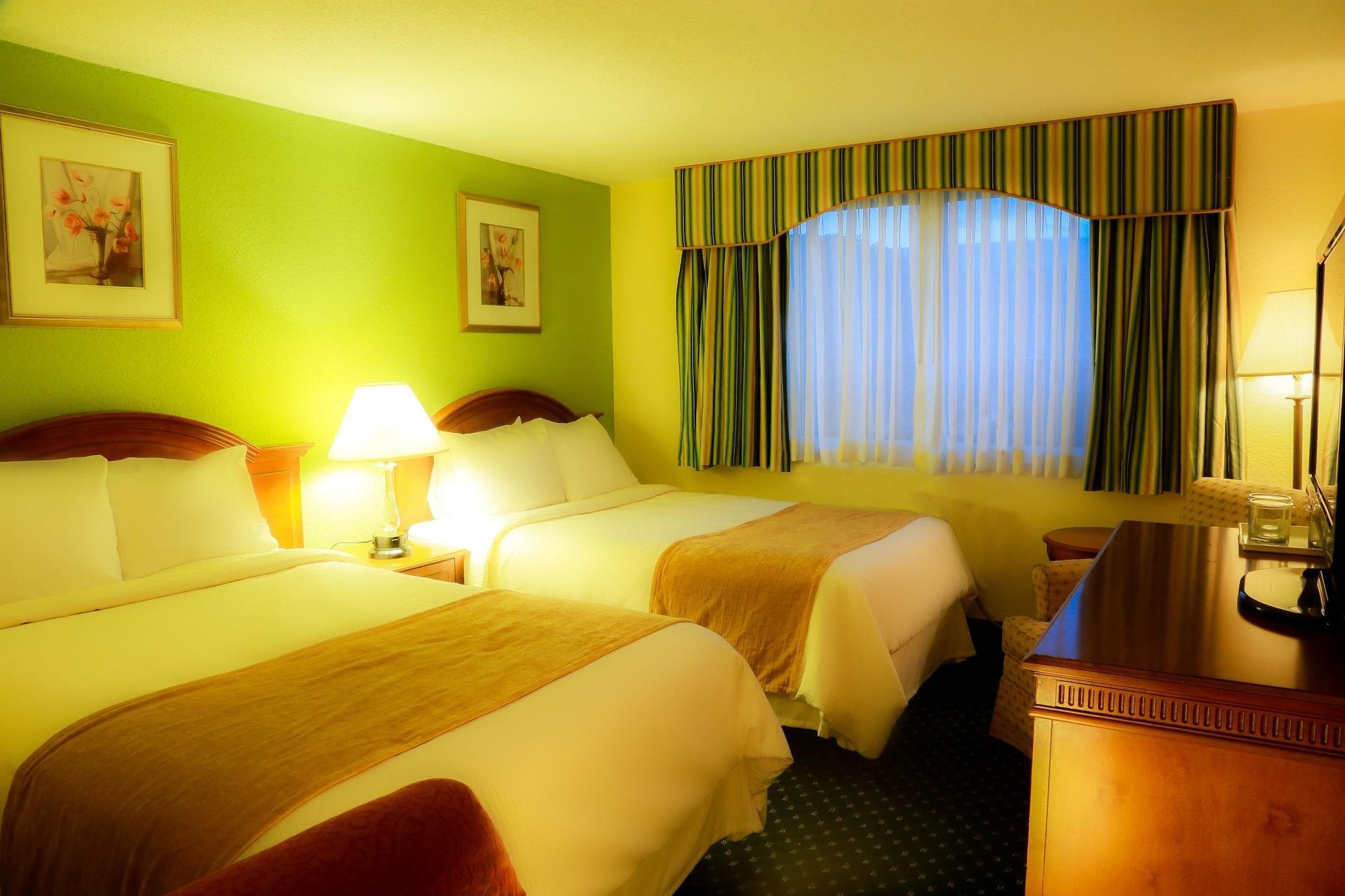 The Lakeside Inn, Room